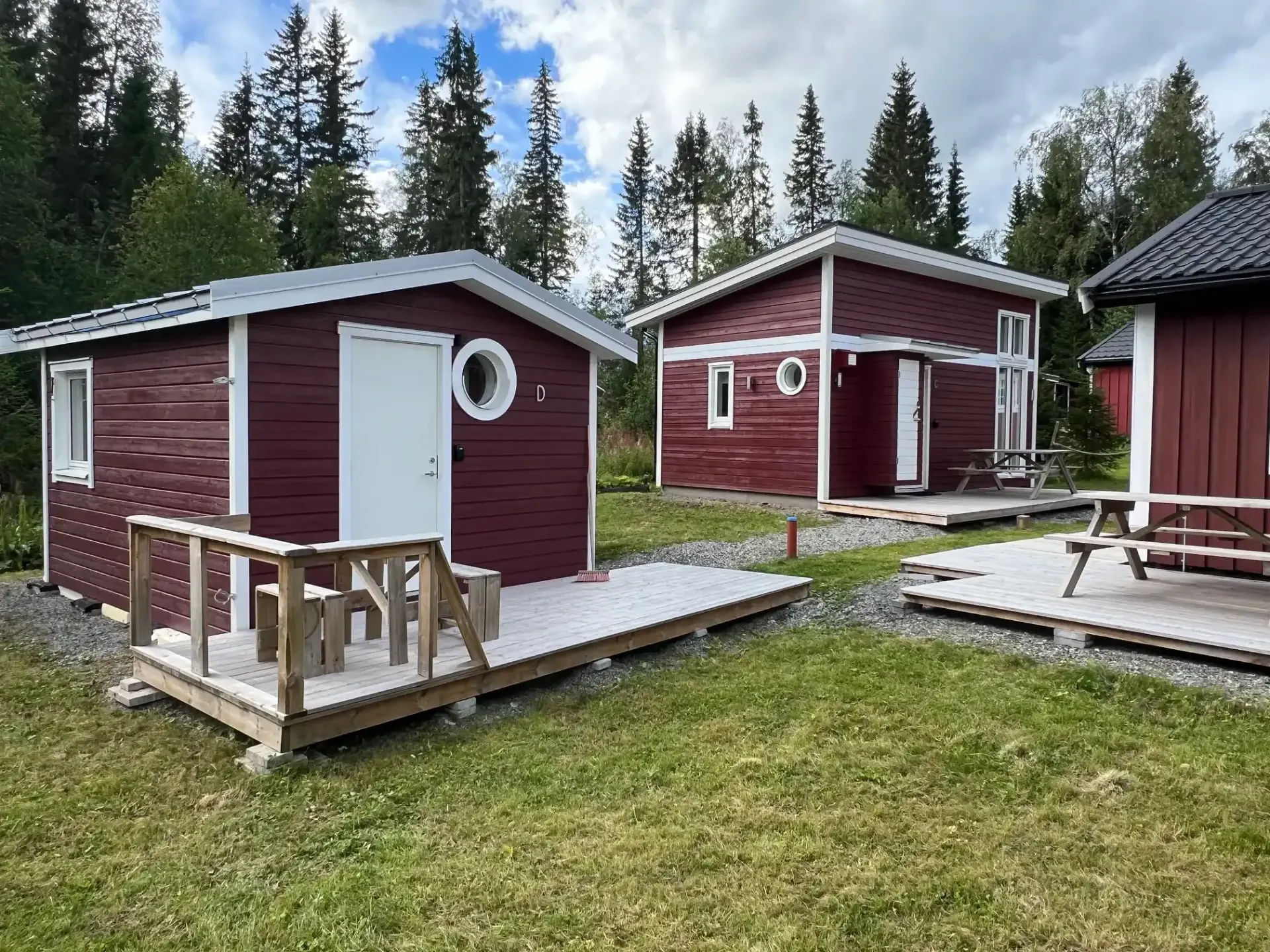 Årehuset 15 och 25 Traditionell i sommarmiljö