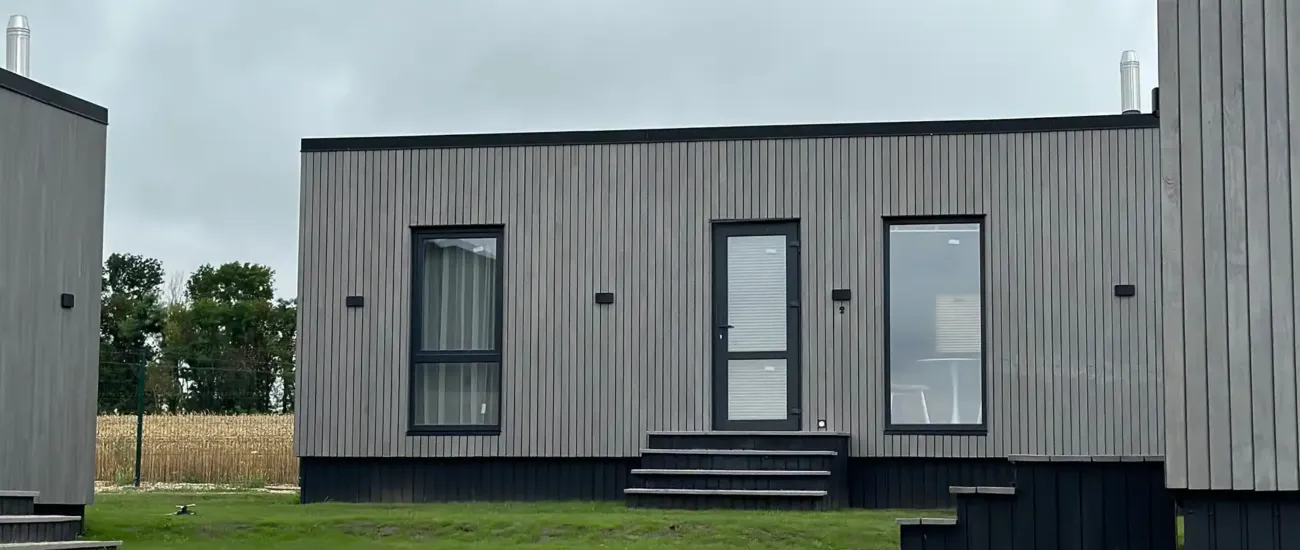 Saltsjöhus 30 Modern fasad bakifrån