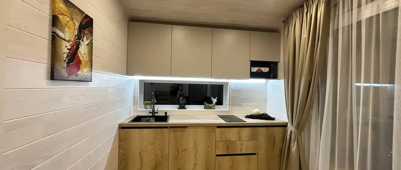 Saltsjöhus 92 modernt kök med LED-belysning